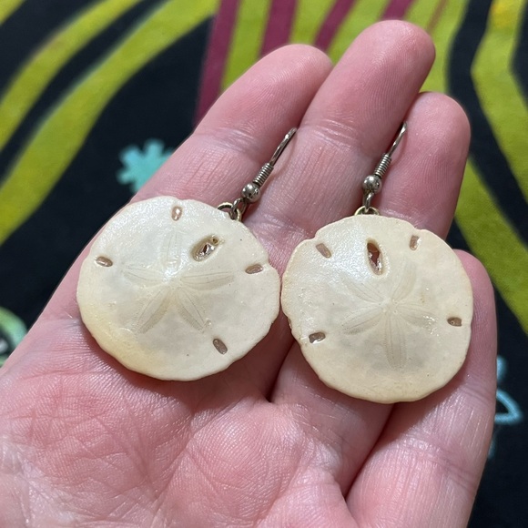 VTG Coastal Handmade Real Sand Dollar Shell Silver Tone Metal Pierced Earrings - Picture 3 of 4